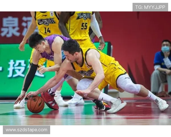 南京羽毛球队包夹战术解析与热点讨论