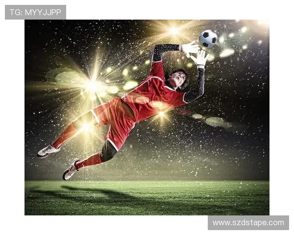 在聚光灯下的孤独泪水足球明星背后的秘密与坚韧