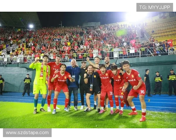 广州足球队的比赛经验揭秘：从战术到团队精神的深度分析